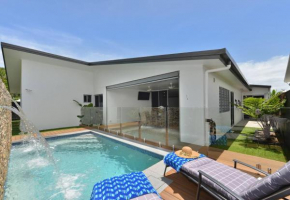 89 at The Edge - Luxury Poolside Contemporary